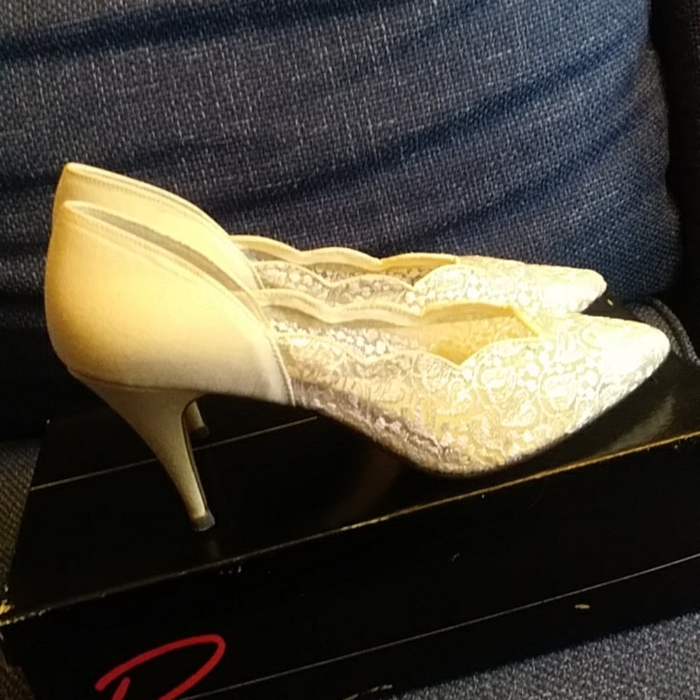 Dolce Cream Lace-Look Neutral Heeled Shoes, Size 8.5, For Fancy or Formal Event
